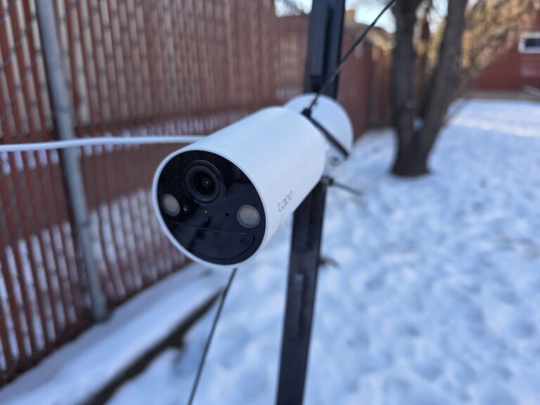 Tapo SolarCam C402 Review: A Solar Security Camera for Dog Owners